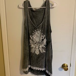 Graphic tank top with lace